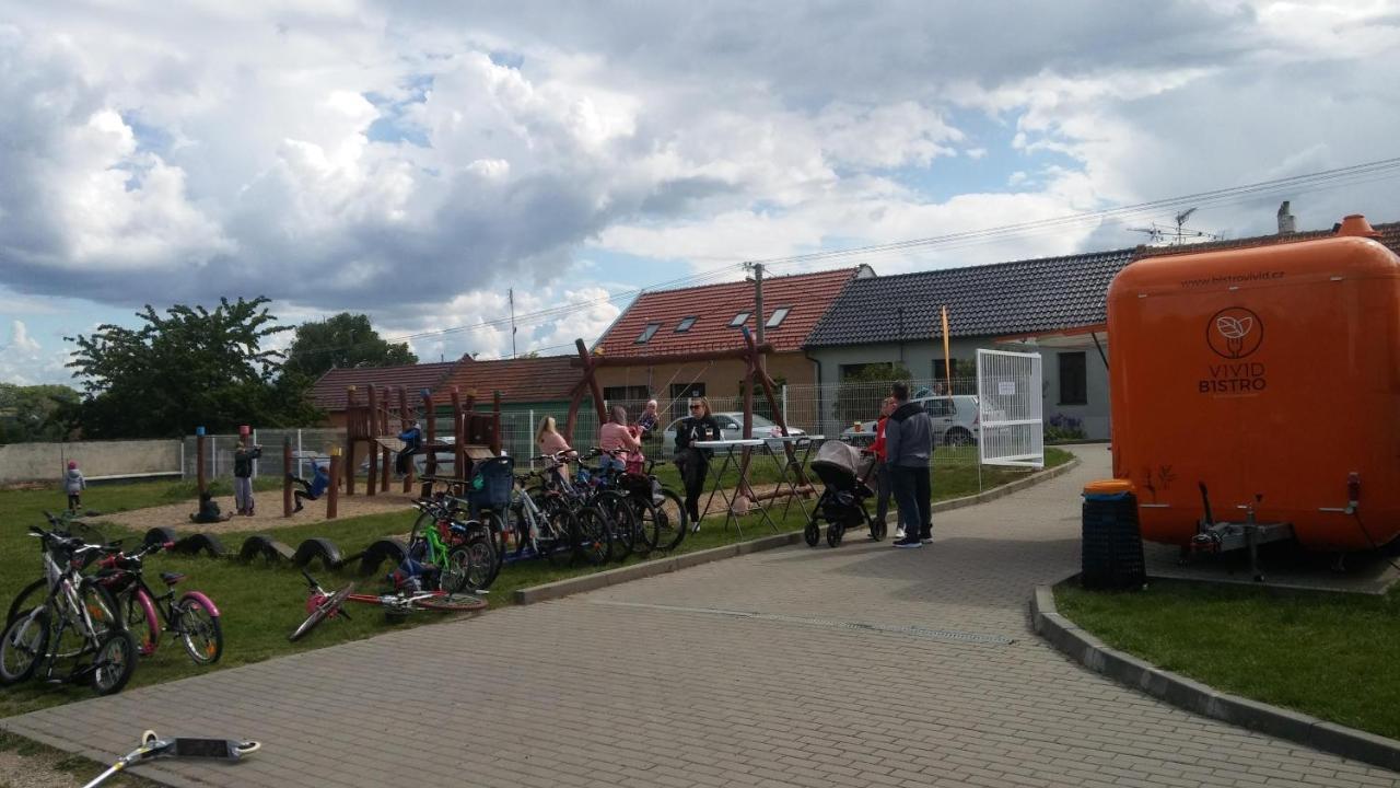Za Vodou Pensionat Moravská Nová Ves Exteriör bild